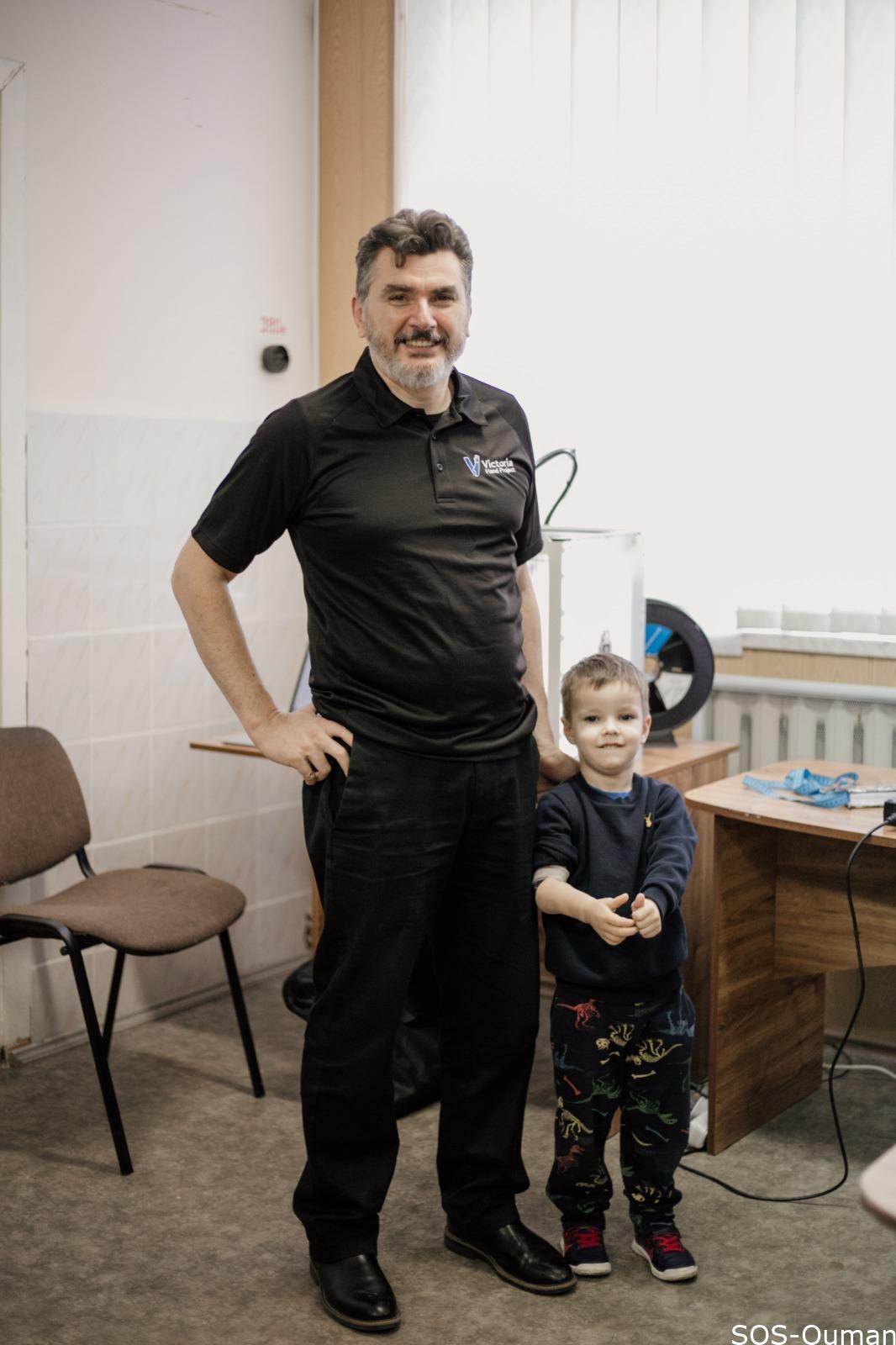 Le chirurgien canadien er un jeune patient